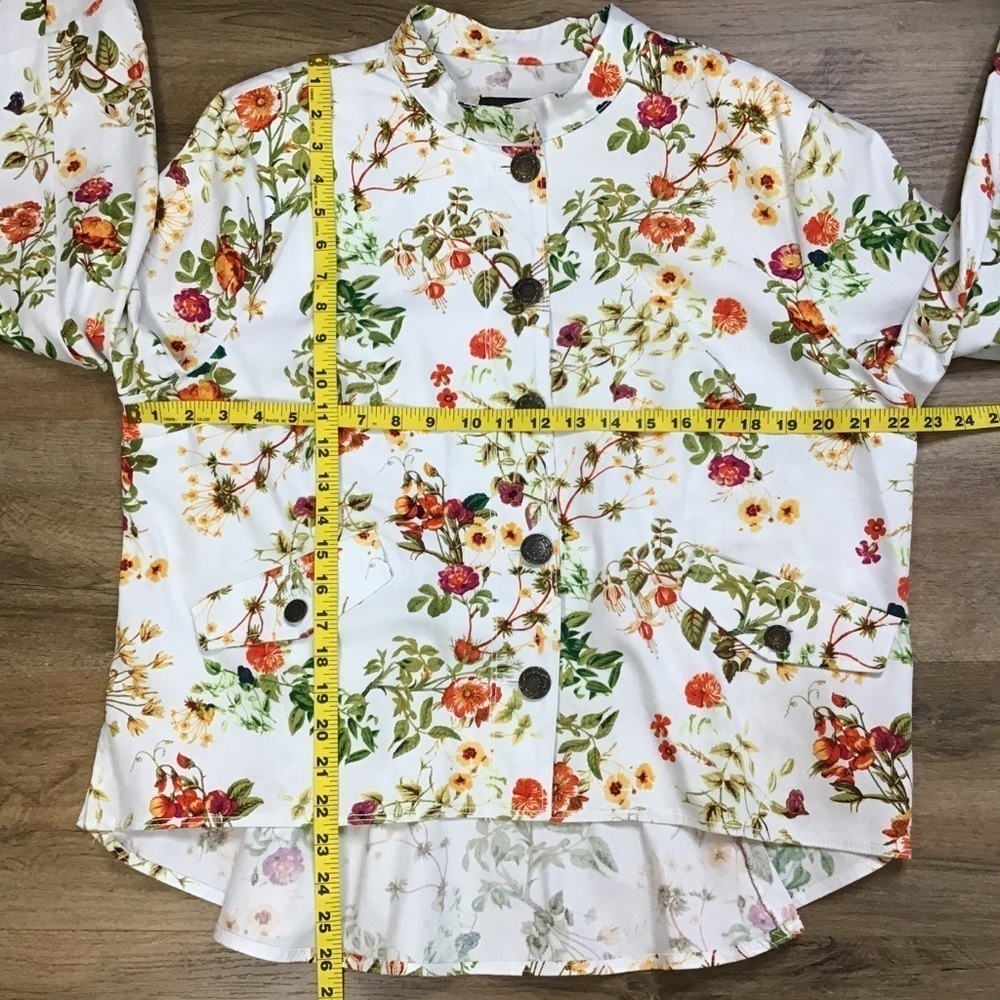 DISNEY Jacket Size XL Alice Looking Glass Atwood Floral Designer White - Picture 15 of 15